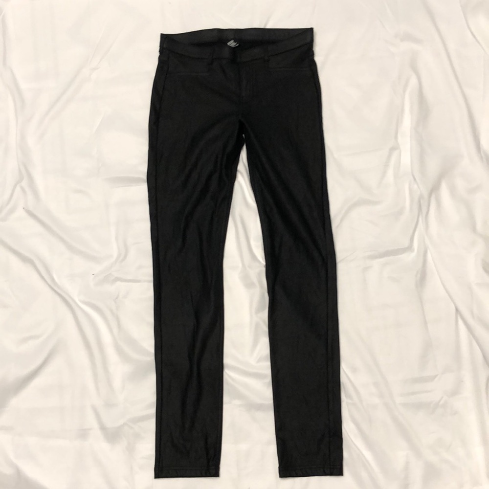 Hue black faux leather leggings size medium